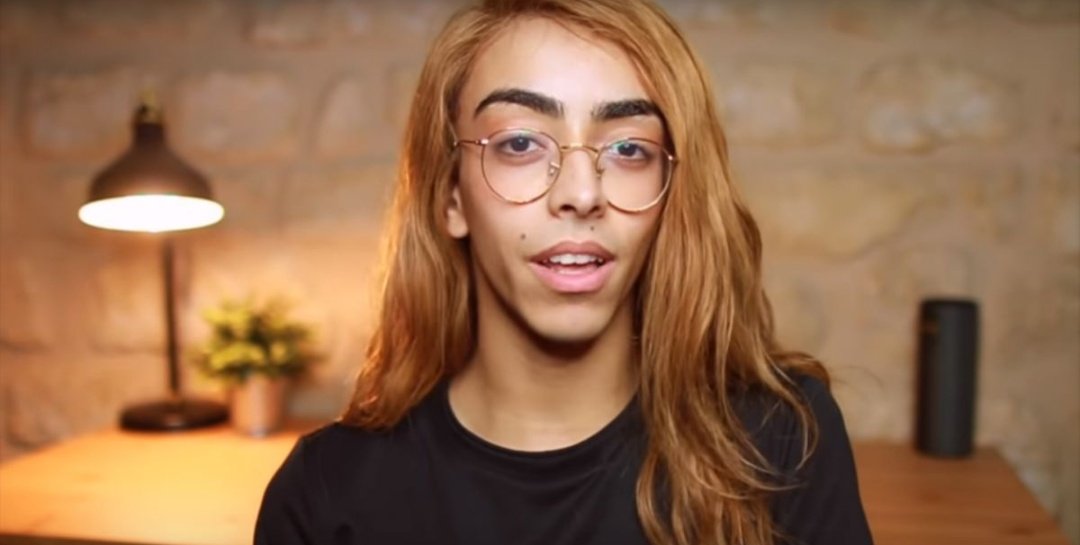 Vekahhh's tweet photo. RT pour cette chaise 
FAV pour Bilal Hassani https://t.co/0cnm5XvXuz