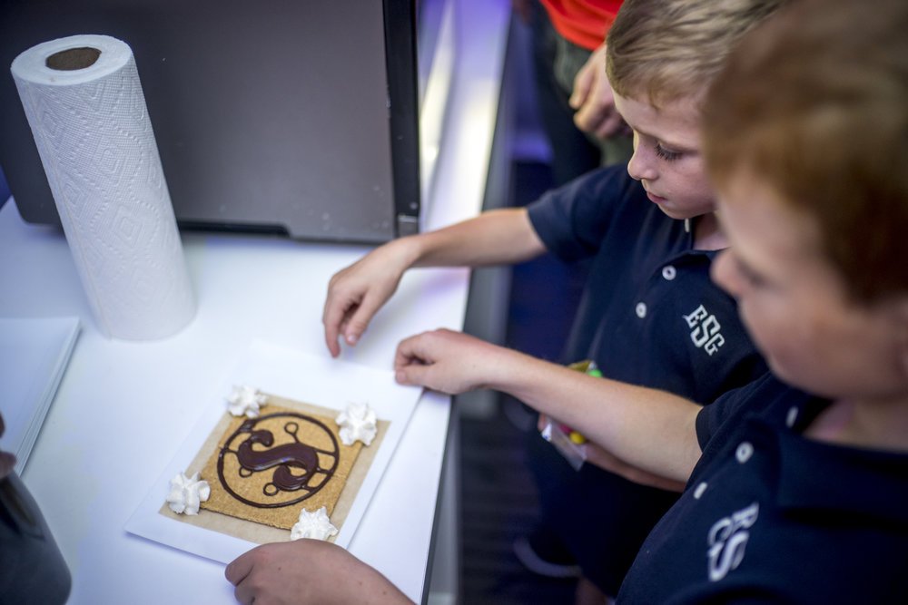 Ever wondered how a 3D printed s'more’s would taste? Our friends at @BroadwayCenter are bringing @suestechkitchen to #Tacoma, where you can learn the technology behind computer science, chemistry, and engineering as you eat your way through the exhibit! #STEMforkids