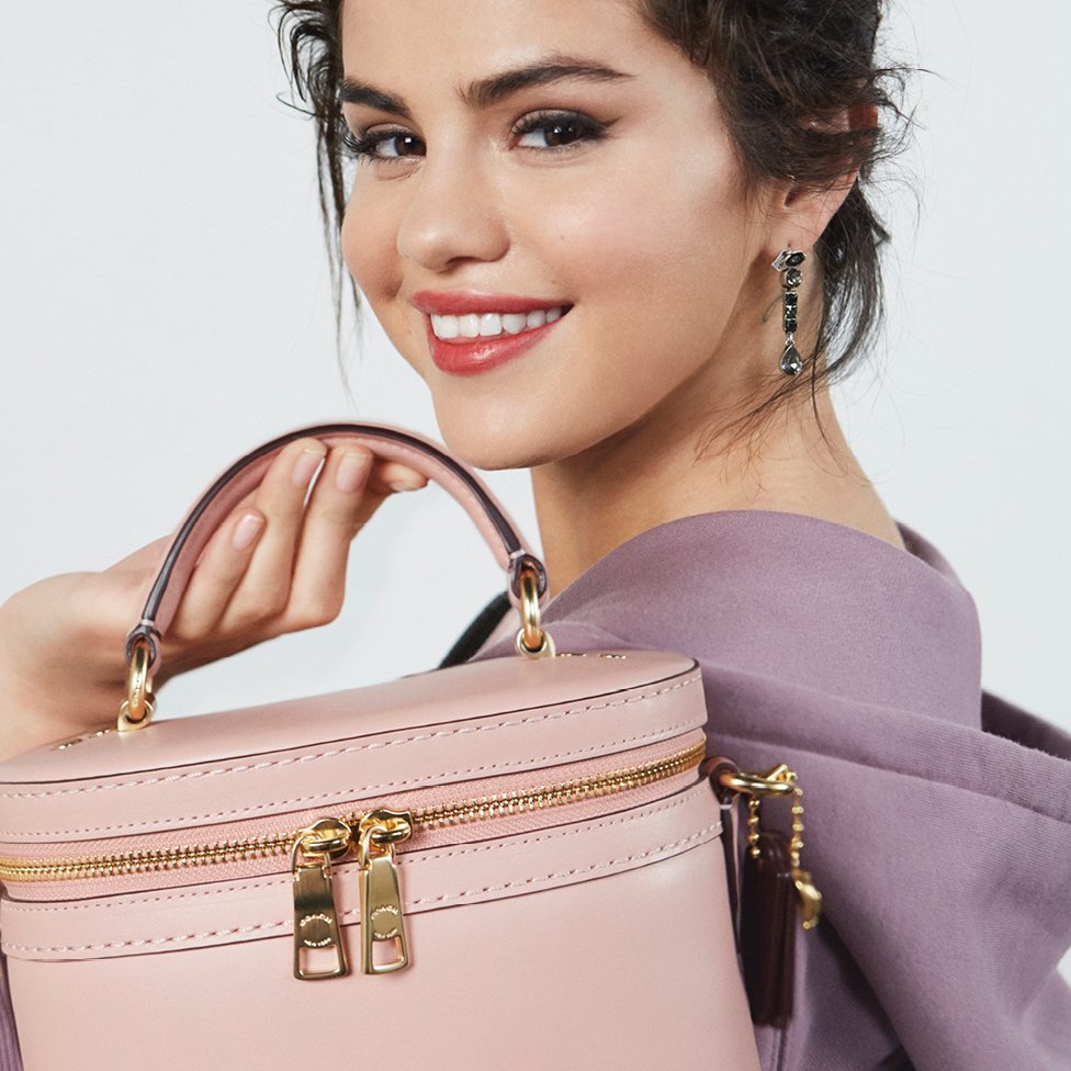 Trunk library Month Favor Coach on Twitter: "Ready. Set. Selena. Shop early access to the new  #CoachxSelena collection, including her pretty-in-pink Trail bag. Discover  it, along with accessories and ready-to-wear: https://t.co/77FgCFMPdE  #CoachNY https://t.co/ZCzsgRh4kv" / Twitter