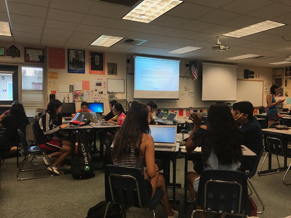 JoshMAdviser's tweet photo. New staff of @lynbrookepic work on their breaking news simulation at Jcamp 2018. https://t.co/kXUvesOi01