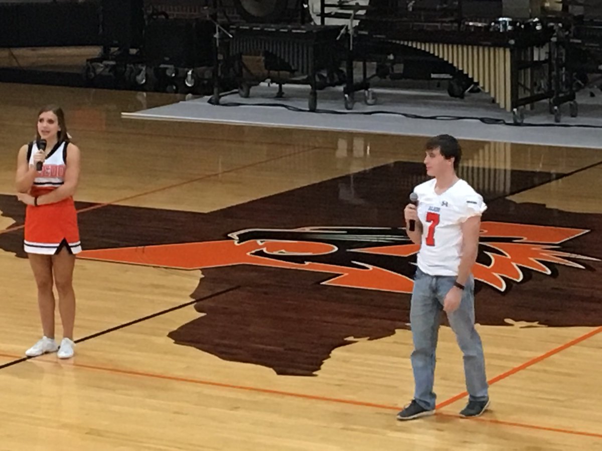 StaceyUtley1's tweet photo. Aledo Convocation🐾🐾 #mccallfamily #BearcatConvo2018 #mccallkindergarten @AledoISD @McCallAISD #growinggreatness https://t.co/9T9SUSqXxQ