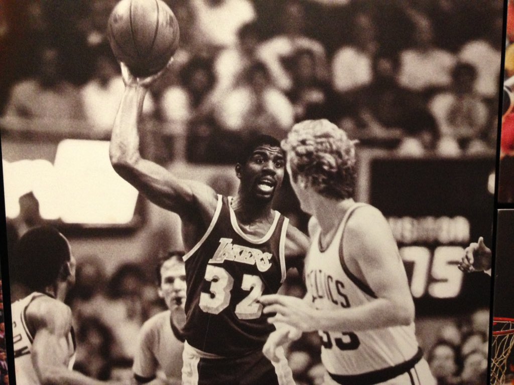 Happy Birthday to @MagicJohnson 

A man I aspired to be growing up. 

Great picture of him via @NMAAHC 

#APeoplesJourney #anationsstory

🏀⛹🏾