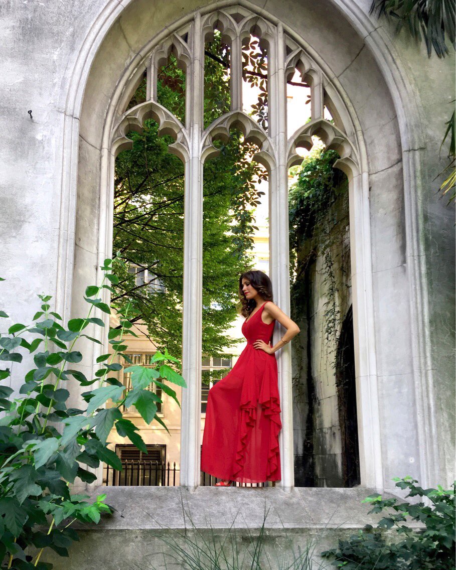_vduran's tweet photo. At the stunning St Dunstan-in-the-East church by Christopher Wren, now a public garden. 
#London #architectourguide https://t.co/nlOi6I5aXI
