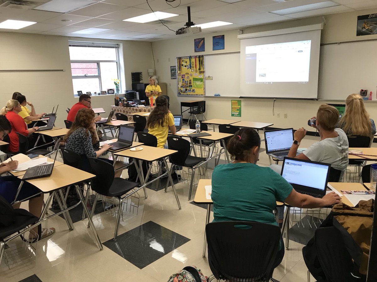 EdTechSmith's tweet photo. Round 3 #rledtech18 Summit shout out to @timothy_smith @SchafferRLASD @kbteach22 sharing fav tips, tricks and tools @gmail @gafe @learnfreckle @rlschools #RLpride https://t.co/Iw1l9A2c6d