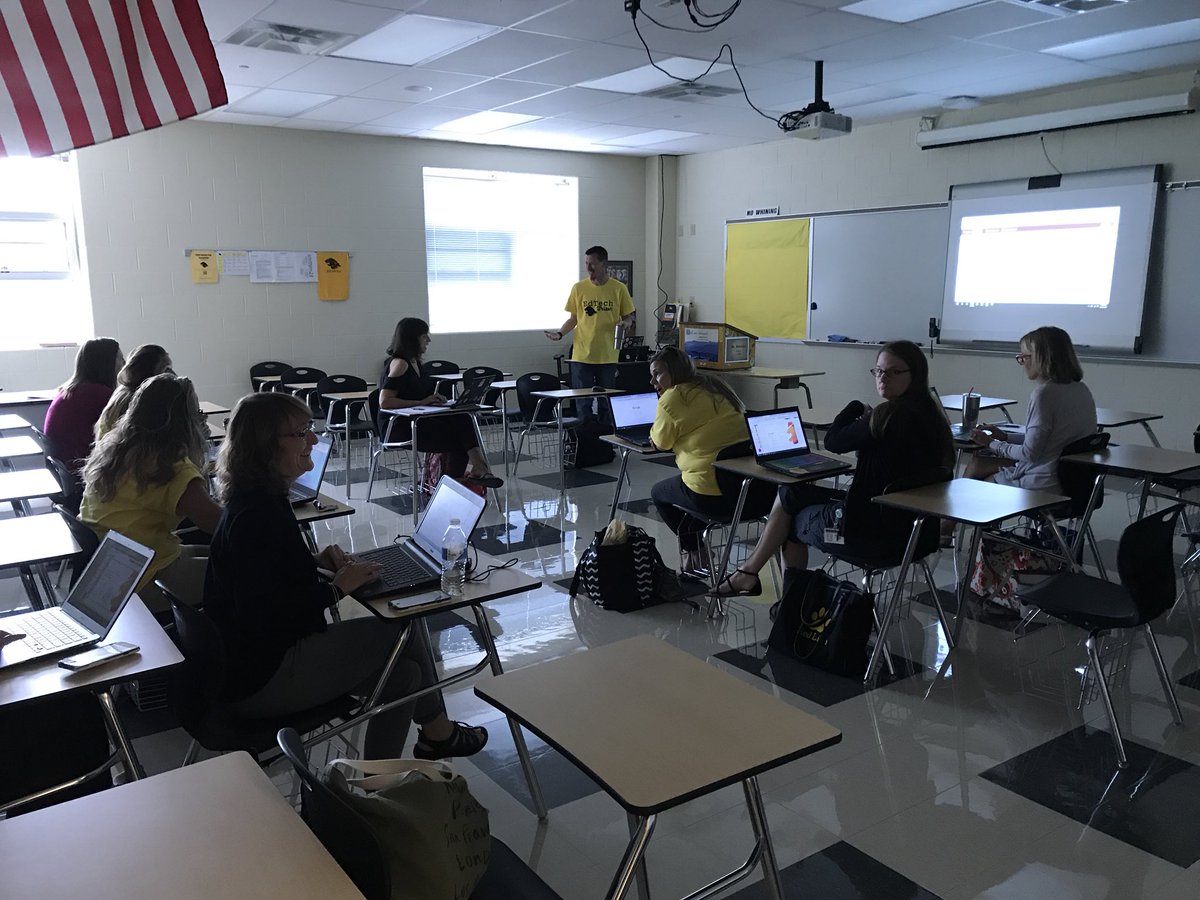 EdTechSmith's tweet photo. Round 3 #rledtech18 Summit shout out to @timothy_smith @SchafferRLASD @kbteach22 sharing fav tips, tricks and tools @gmail @gafe @learnfreckle @rlschools #RLpride https://t.co/Iw1l9A2c6d