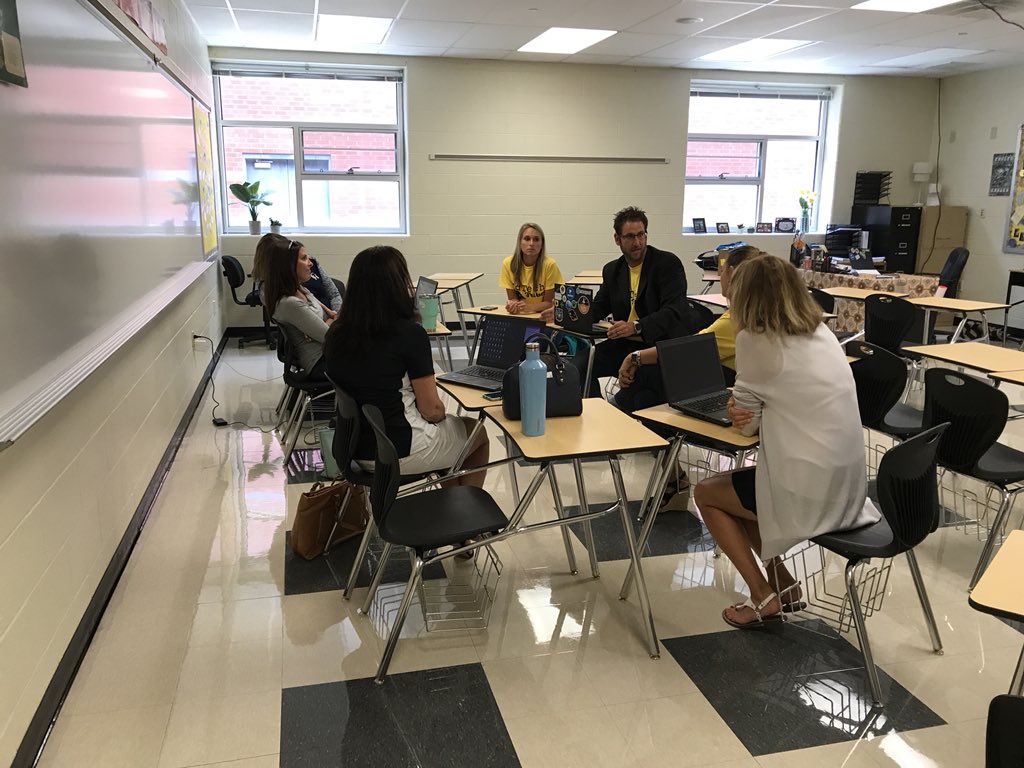 EdTechSmith's tweet photo. Round 5 #rledtech18 Summit shout out to @jenharry14 @DarrenHake @rebekahhake having focused conversations about #digicit @CommonSense @rlschools #RLpride https://t.co/3dxJ3AMP19