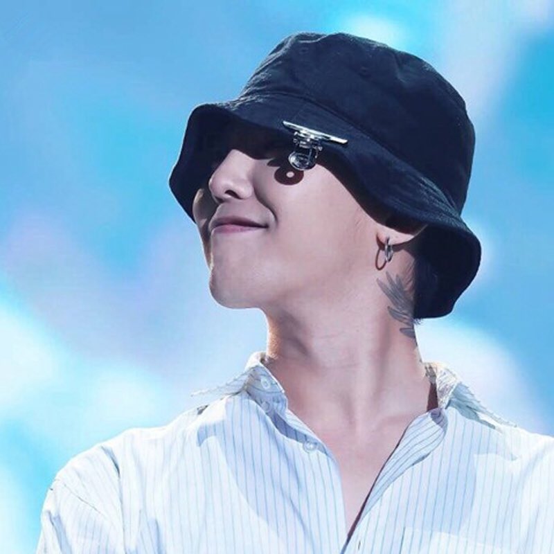 тэхен бтс панамка. кореец в панаме. кореец в панаме. айдолы в панаме. панама бтс.