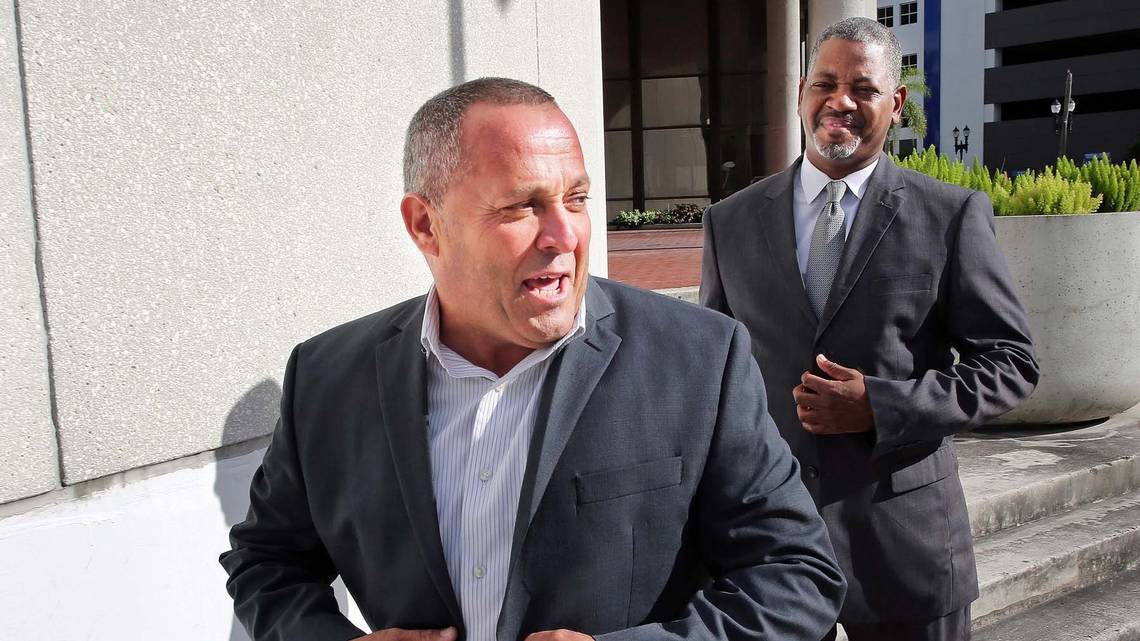 MiamiHerald's tweet photo. He pocketed bribes as a politician. Now, he’s off to prison this fall https://t.co/kDWKe0evpr https://t.co/mnQGBauRMa