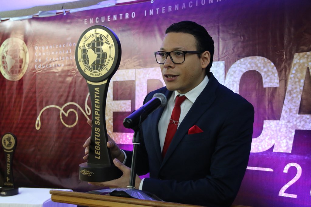 LaORCODEE's tweet photo. Presentamos el Galardón “Legatus Sapientia” y con ello damos paso a la participación de nuestros competidores.
¡Mucho Éxito!
Seguimos con las actividades de #Educa2018
#ORCODEE #Reto2030 #cdmx #EducacióndeCalidad https://t.co/1gjuFqL31s