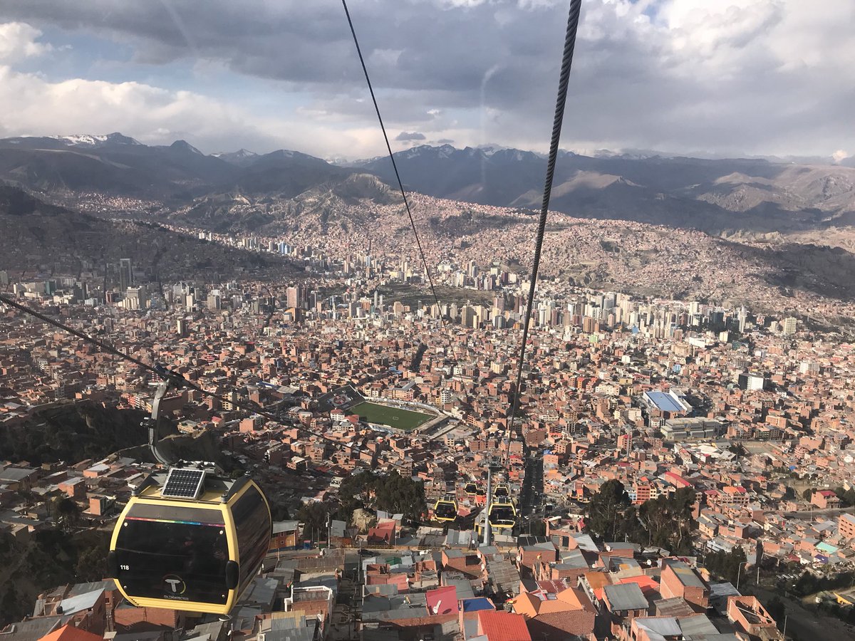 Die indigene Stadt El Alto liegt oberhalb von La Paz und zeigt ein enormes Wachstum auf. Morgen besuchen wir dort zwei Kindergärten. #FieldTripStewo2018