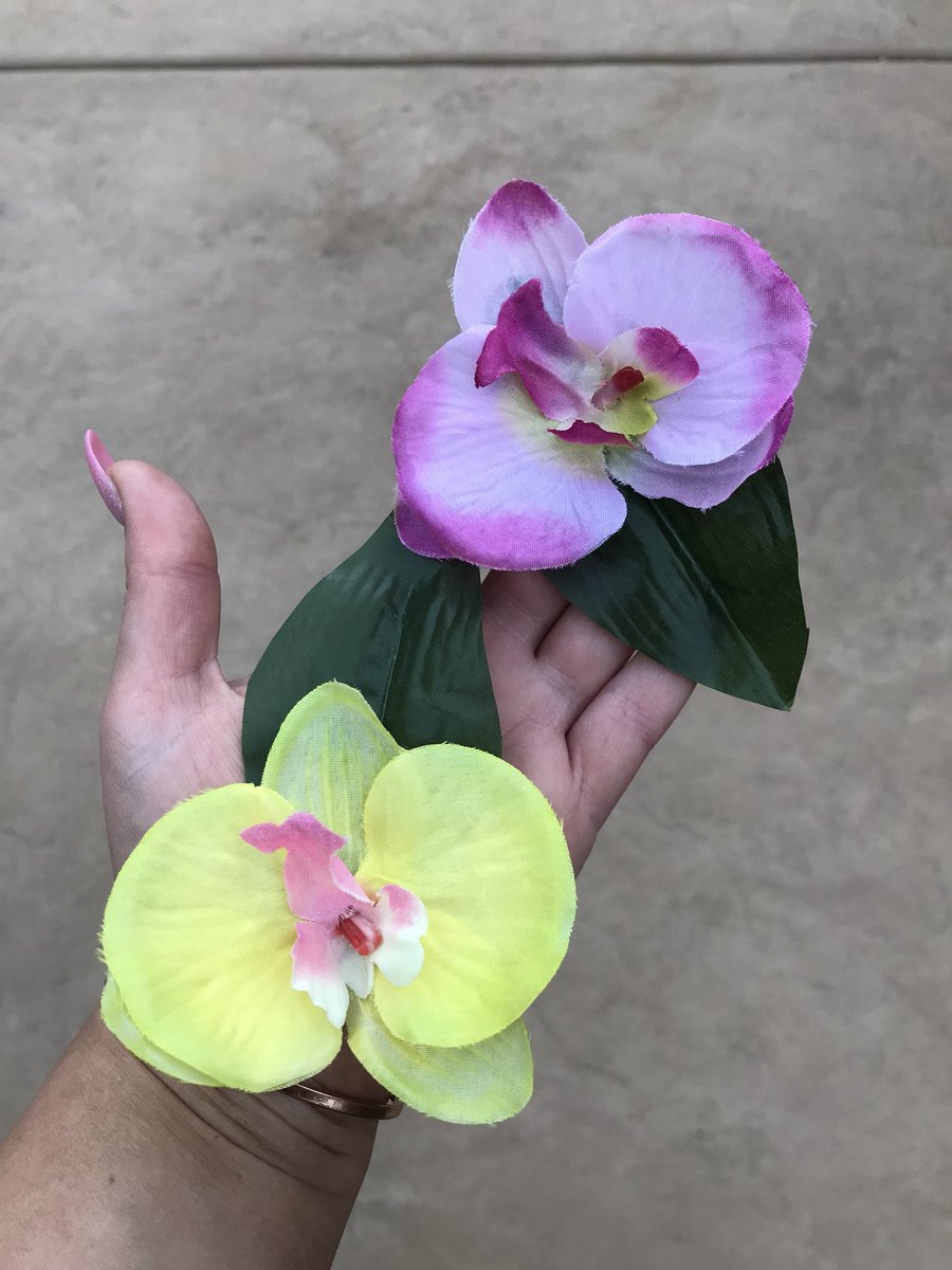 wildheartcraft's tweet photo. So many tropical flower clips!! 😍🌺
All available on Etsy @LollishopCrafts
#etsy #plumeria #flowerclips #flowerpower #lollishopcrafts #handmade #shopsmall #SmallBusinesses https://t.co/UP3I1esiTL