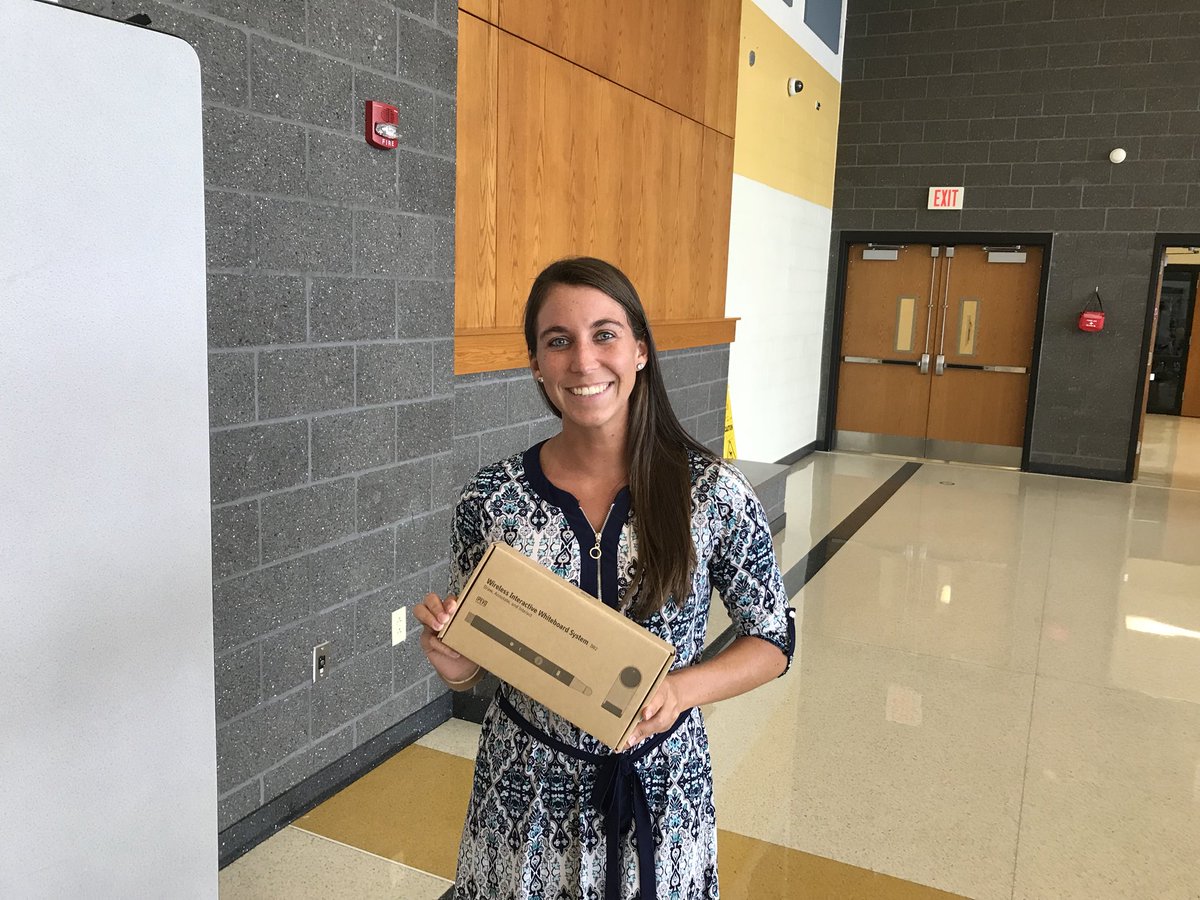 EdTechSmith's tweet photo. All smiles from @MissSultzbaugh who is the proud new owner of a wireless interactive pen. Thanks @ipevo for helping add to her classroom! #rledtech18 @rlschools https://t.co/NO1KlIyVLE