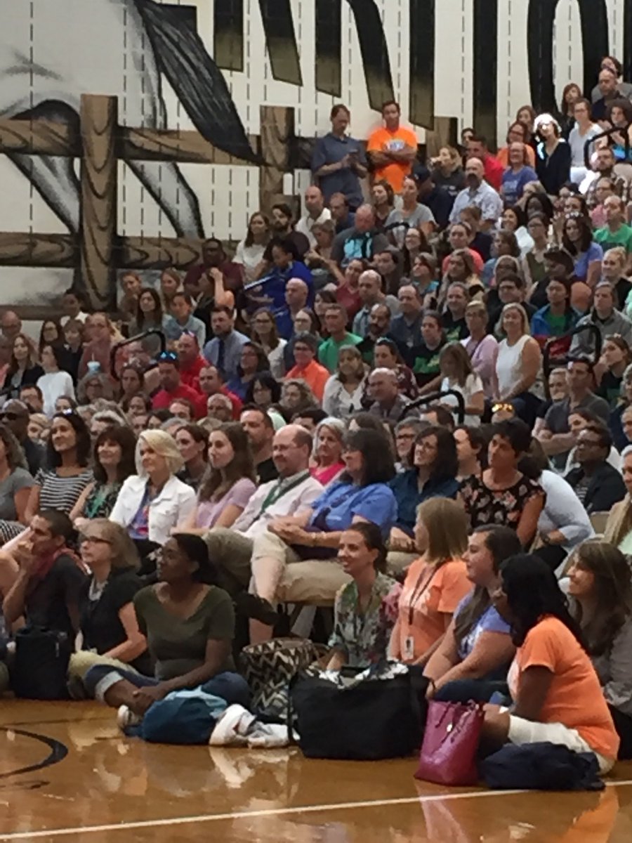ckeiser85's tweet photo. A beautiful group of educators! 1300+ @k12albemarle teachers gather together to hear inspiring message from Supt. Matt Haas. Ready to do our very best for each student! @Matthew15783792 https://t.co/ekInHElpq0