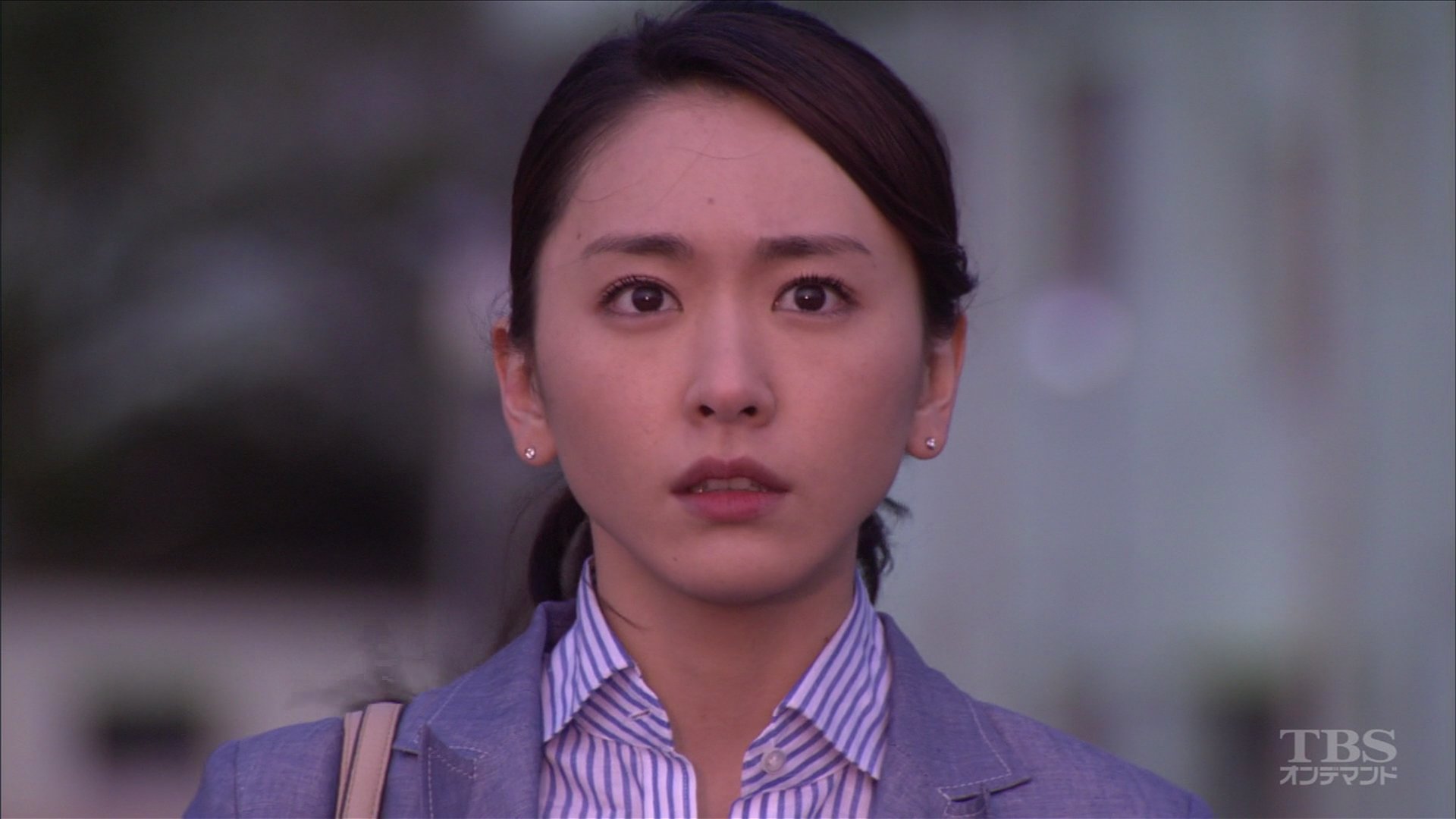 アペ 🐾 on X: なんて美しく尊い存在なんだ…なんなんだこの人 #空飛ぶ広報室 第5話 #ガッキー #新垣結衣  t.co6OP9a1bYwE  X