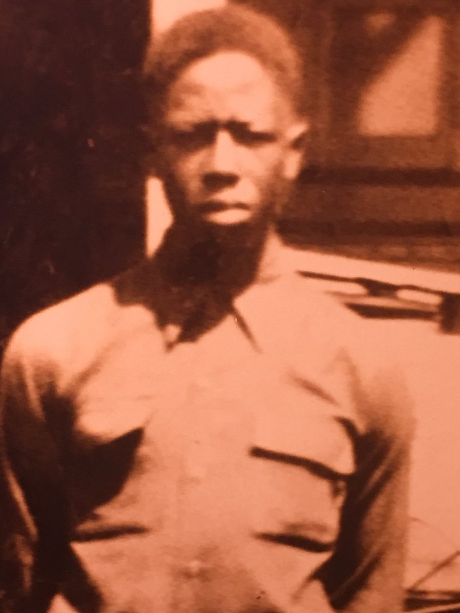 Herd Chronicles On Twitter Also Another Buffalo Connection In The Picture Of Hank Aaron At The Train Station I Believe He S On His Way To Buffalo To Play For The Indianapolis Clowns