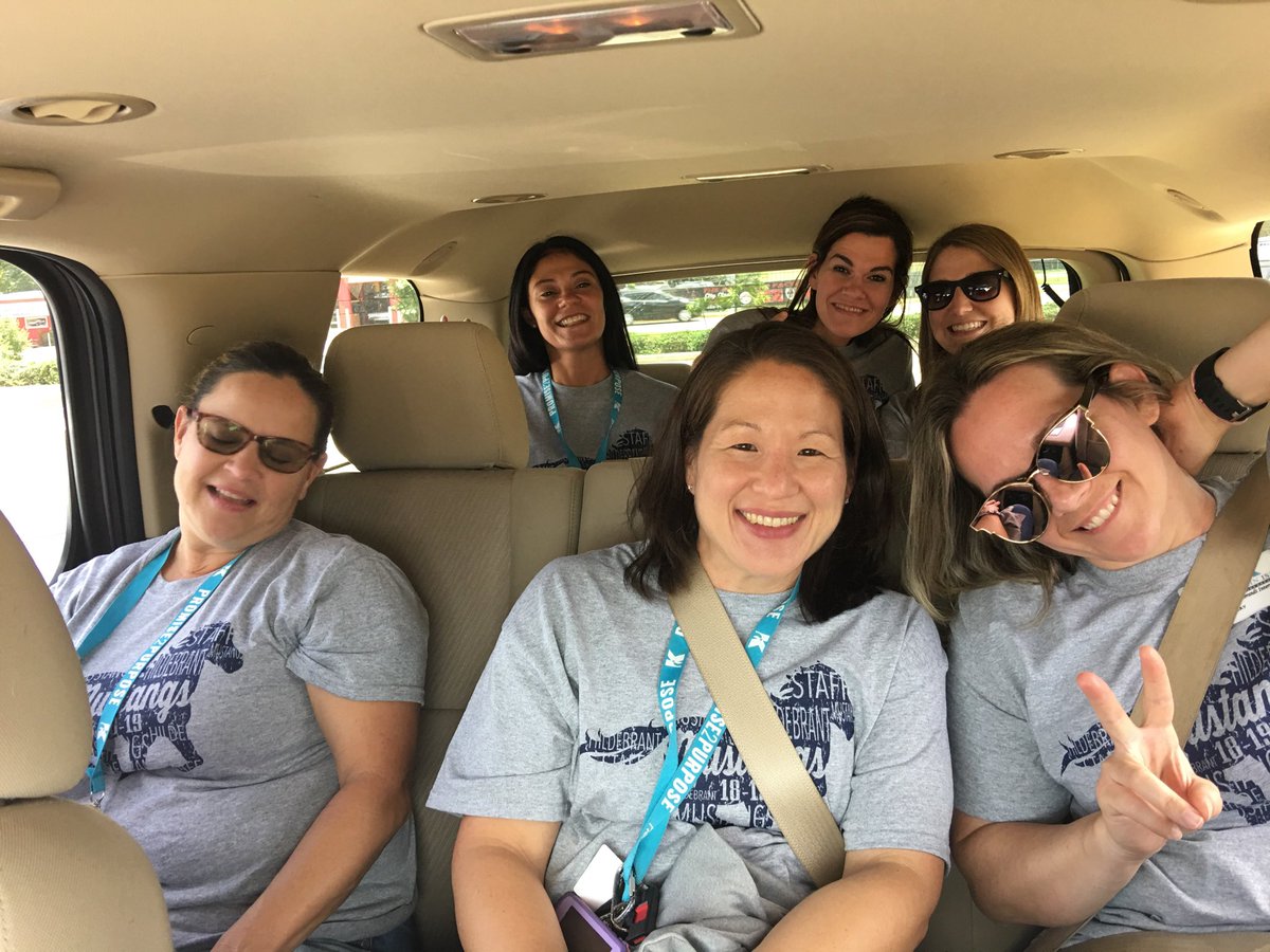 Melissa_Dotson1's tweet photo. On our way kick off!!  #HISMustangnation https://t.co/f1OOTmy9LC