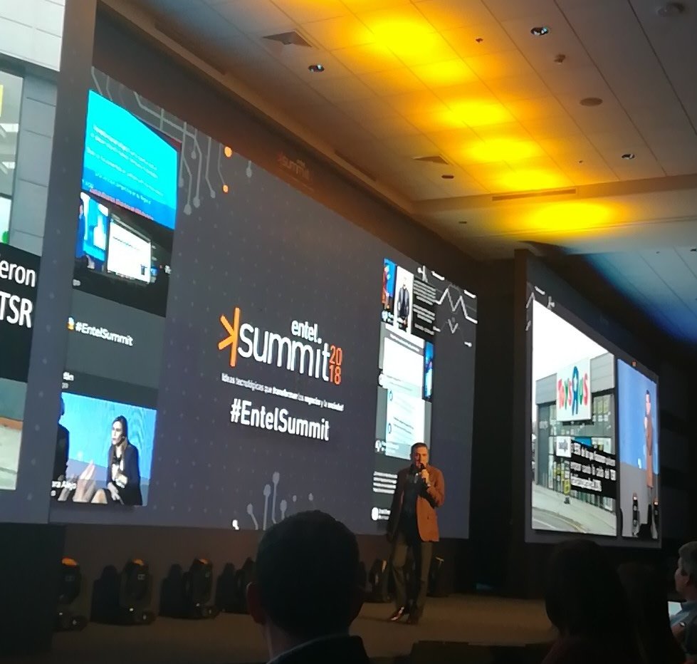 Magaly_Coach's tweet photo. "El camino para el éxito es la decepción" Carlos Calderón Partner and Fundador Leading Digital. #EntelSummit https://t.co/gsLmwQ74hz