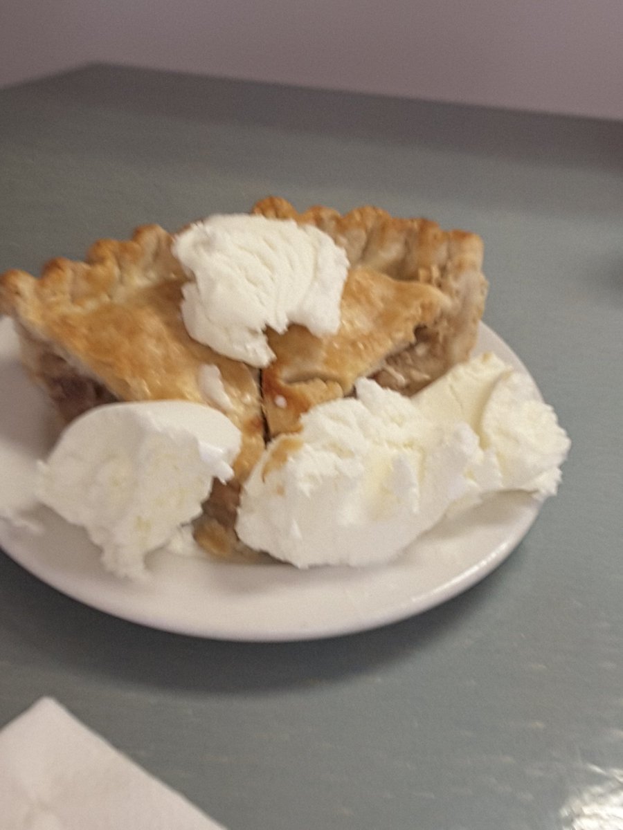 bicyclecamping's tweet photo. @smorgasborddeli 
Apple Pie
225 7th Ave Kamloops B.C. #smorg1kam 
@bicyclecamping @villageonekam @cggkam @inkamloops #Kamloops @CoCkamloops https://t.co/mOJtlLBxxE