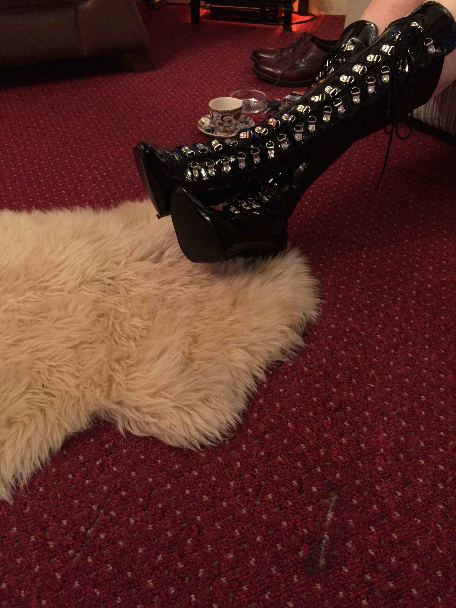 That’s Kitties footwear sorted out ! Now what can I dress my bitch in tonight.... https://t.co/iMmDkLrYTF