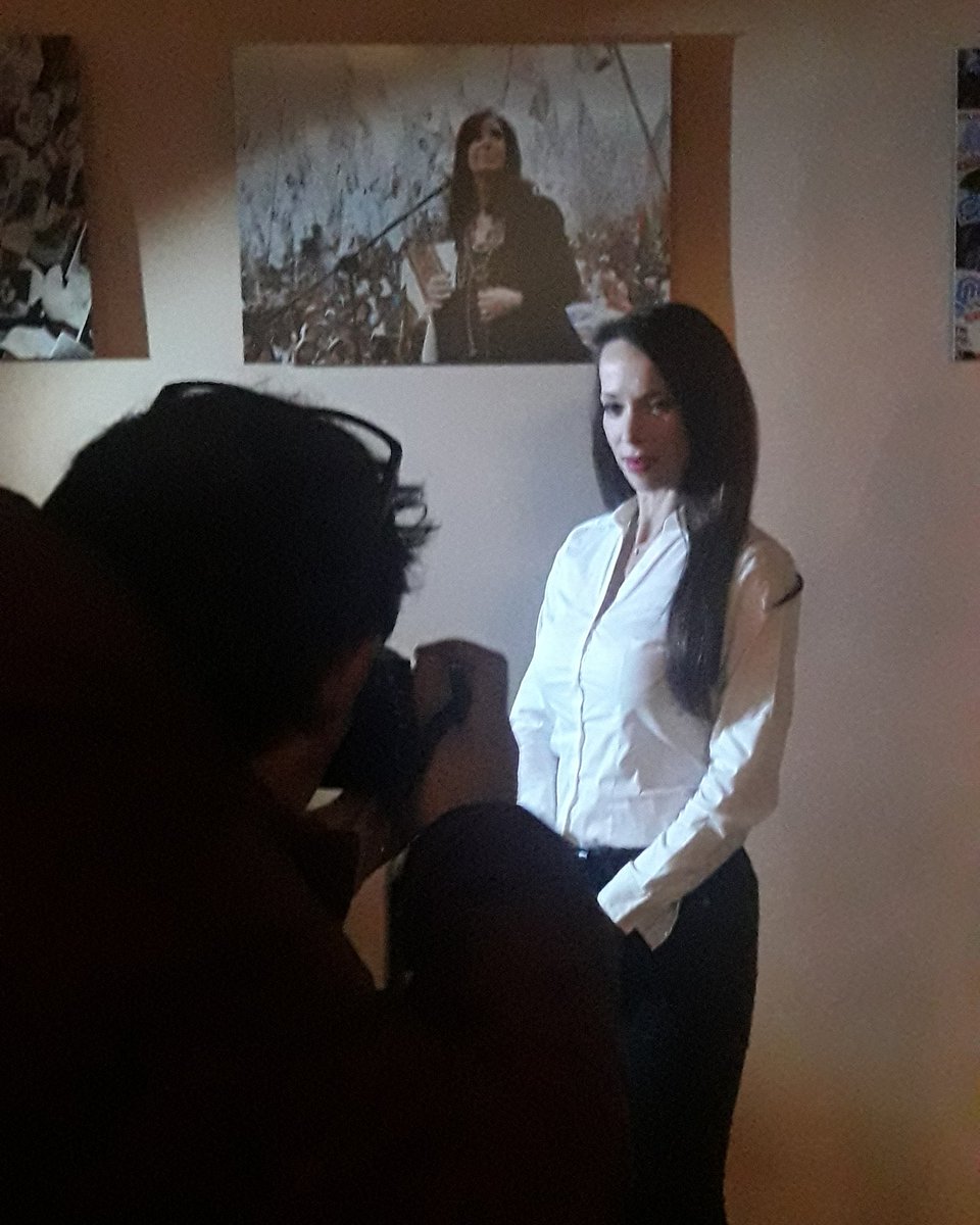 pc_prensa's tweet photo. @onettovictoria Secretaria de Cultura y Promoción de las artes del Municipio de Avellaneda, haciendo nota para Tiempo Argentino https://t.co/iiQjO3srbd
