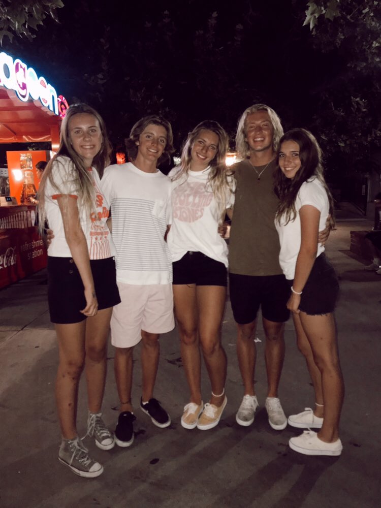 Brighton__b's tweet photo. @logancj7 happy birthday loge! Miss you tons cute bff!!!🖤🖤🖤 https://t.co/3unSMtov45