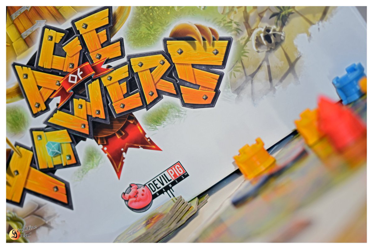 BlogGeekLette's tweet photo. Photos de #ageOfTowers par @geraldineduvalp (notre partie d'hier était génialeeeeee) #j2s #bgg #boardgames @Devil_Pig_Games https://t.co/H8dwm6IsNO