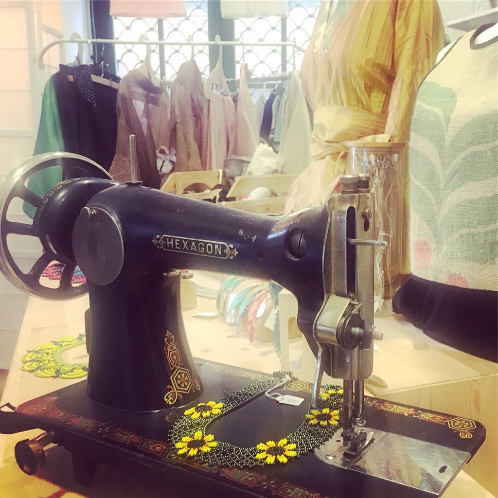 GinTonicGirl7's tweet photo. Visita a mi queridísima @Paloma99KX, una gran amiga de la que estoy orgullosísima, impulsora de @CircularProject bandera de la moda sostenible en Madrid! 💚💚💚 https://t.co/3ugeUYR3Ih