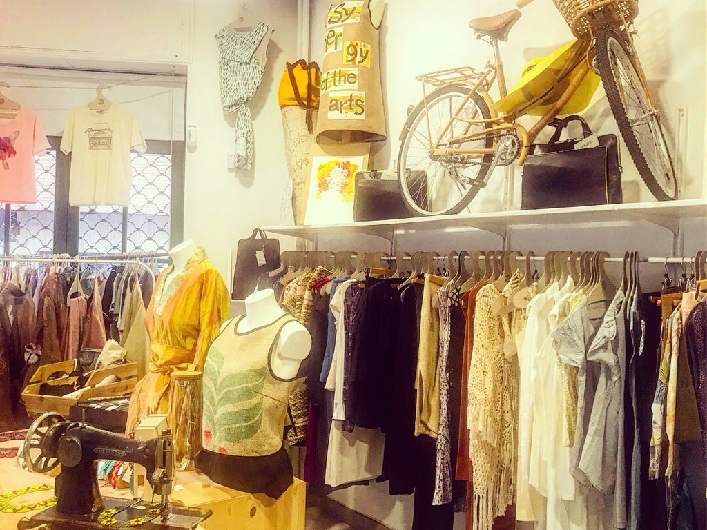 GinTonicGirl7's tweet photo. Visita a mi queridísima @Paloma99KX, una gran amiga de la que estoy orgullosísima, impulsora de @CircularProject bandera de la moda sostenible en Madrid! 💚💚💚 https://t.co/3ugeUYR3Ih