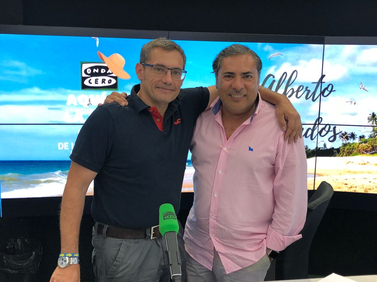 Josepecoach's tweet photo. Y aquí con el gran @albertogranados, en cuyo programa en Onda Cero acabo de intervenir con una de mis pasiones: la historia de los conflictos bélicos. Hoy, la batalla de Trafalgar. si te gusta la historia , sintoniza a las 19:30 el martes 21 y el martes 28. ¡Te esperamos! https://t.co/Xs1pDsfZ02