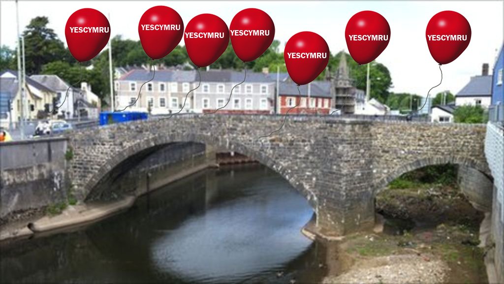 YesBridgend's tweet photo. Can  we get 99 YesCymru! Balloons on "Yr Hen Bont ym Mhenybont", Join us on the 15th September! we will supply the balloons!!!! 10.00am-1.30pm at Bridgend Bus Station and 1.30-2.00pm at Yr Hen Bont, pawb yn croeso! https://t.co/urOZAWZkyH