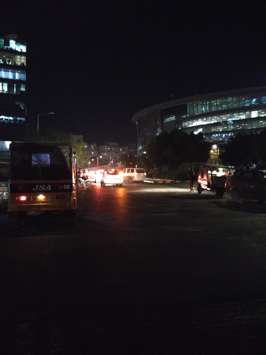 TheSKRane's tweet photo. https://t.co/q2NnLputQe
Good preliminary job. Thanks!
But there's dark patches due to many lights off on the same road. And many roads are still dark in Kharadi-like this major road right in b/w Eon &amp; WTC. Street lights are already installed - u only have to get them on! @PMCPune https://t.co/uefcb4Q5xF