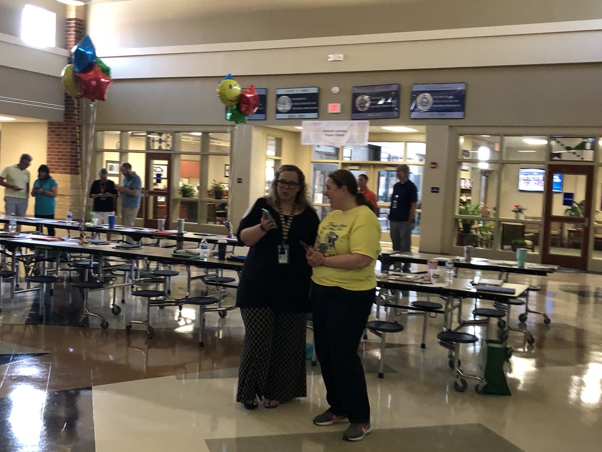 edtech_ology's tweet image. #DLPcoaching kickoff for Year 2! @CSMS_Huskies are ready to impact student learning! Thrilled to be swarmed by teachers wanting to sign up...new and repeaters! #TimeToGetStarted!