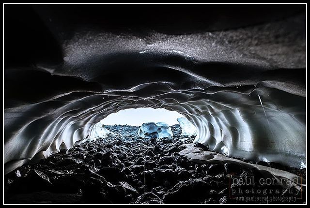 pabloconrad's tweet image. #ArtistPoint #IceCave - Melting ice drips to the floor in an ice cave at Artist Point during smoky and hazy conditions due to wildfires on Monday evening Aug. 13, 2018, in eastern Whatcom County, Wash. The unusual weather pattern is causing smoke from re… ift.tt/2nEP9Os