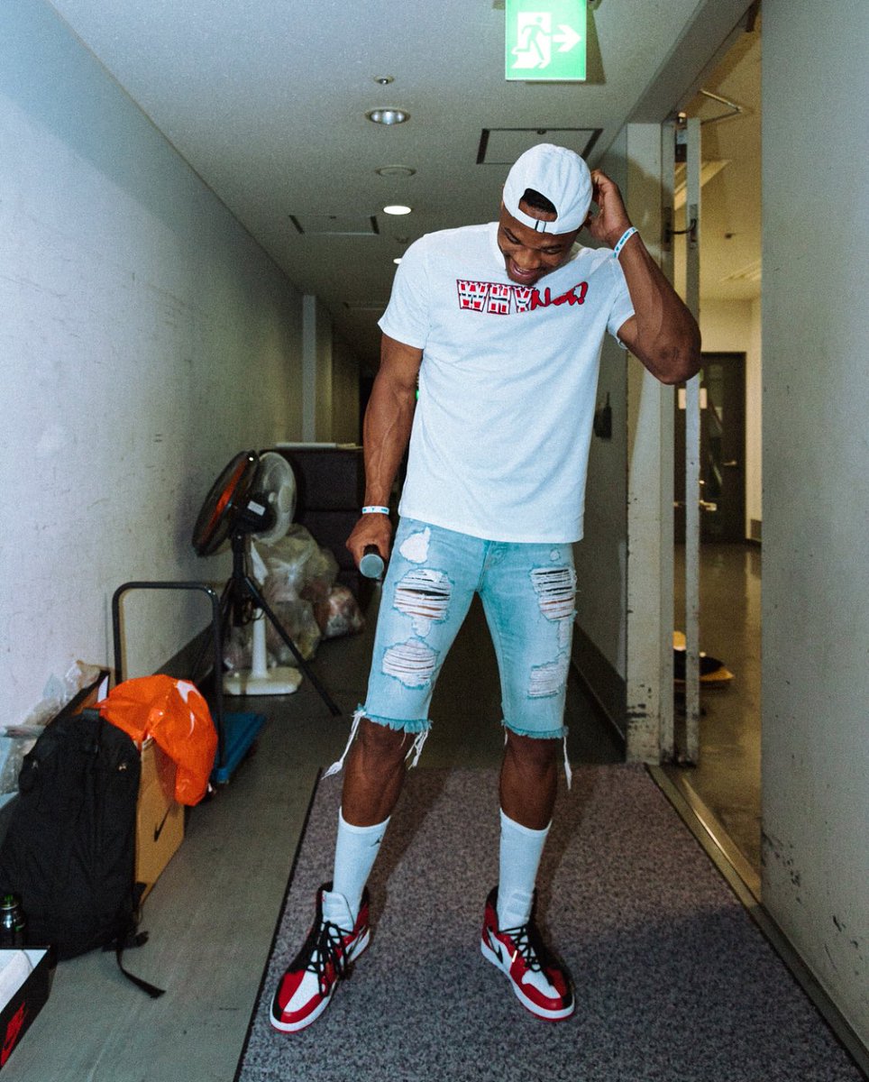 air jordan 1 on feet with shorts