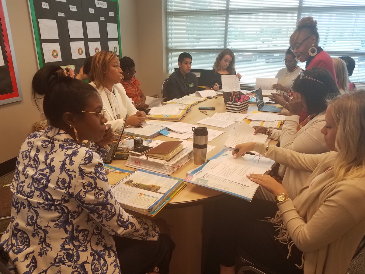 superNSC's tweet photo. Developing "fluency" in young readers  through effective planning. At Lucas Crossing in Normandy. @NormandySC1 https://t.co/DLJsW4RCic