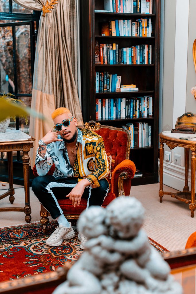 Proof enough he's a fan, Mr #FelaInVersace....

#felainversacechallenge
#TouchMyBlood #TouchMyBloodTour #KsazobaLit #FillUpMosesMabhida