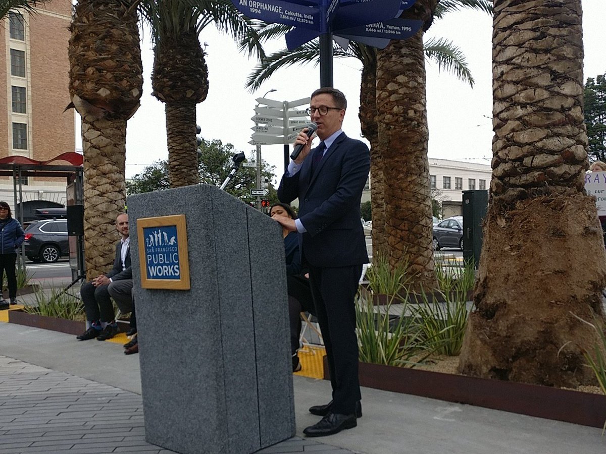 Fix_Masonic's tweet image. Tom DeCaigny of the SF Art Commission walks us through the plaza artwork by Scott Oliver.