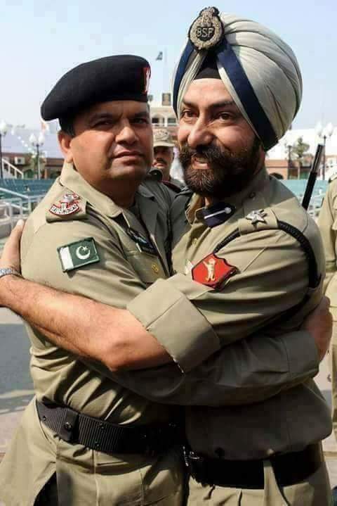 Meanwhile at Wagah Border! ♥️🇮🇳🇵🇰♥️