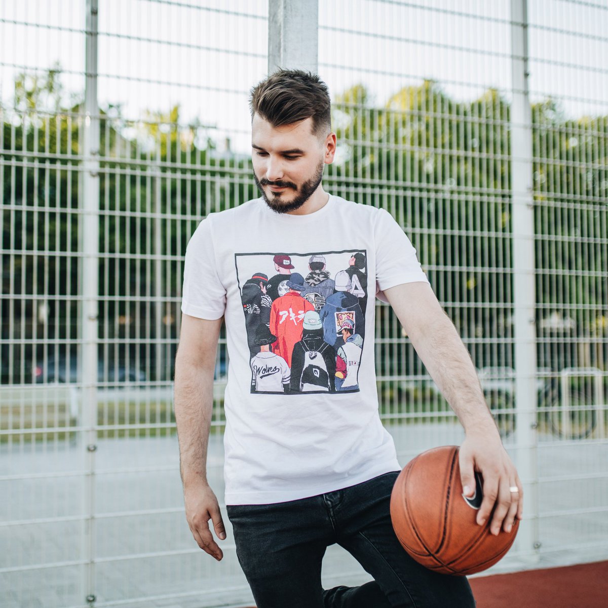 inktale's tweet image. 90's vibes 🏀
T-shirt design by o-nei-ric
Shop 90's inspired clothing and accessories here: inktale.com/collections/90…