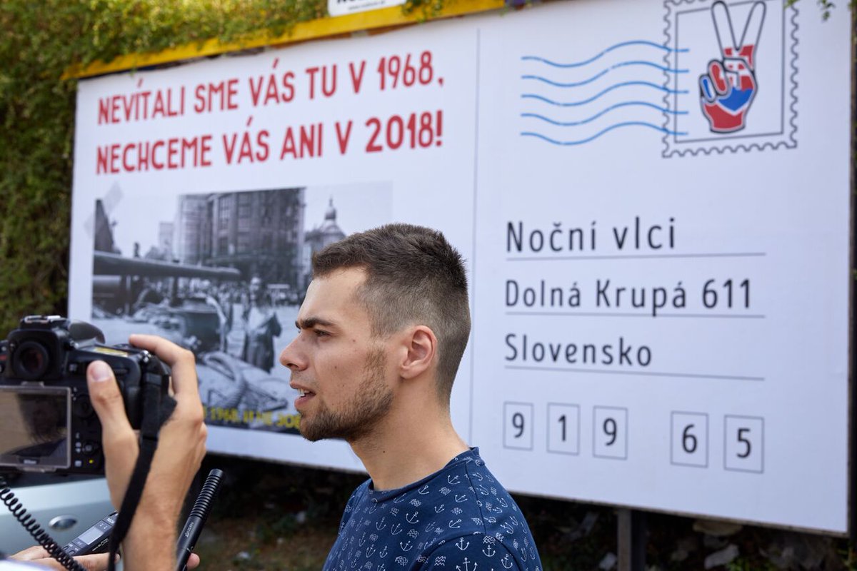 MiraKernova's tweet photo. Reklamná firma odmietla bilbord proti Nočným vlkom, s bilbordami Kotlebu problém nemá https://t.co/r10zN8KgKK https://t.co/IPfFHtcubr