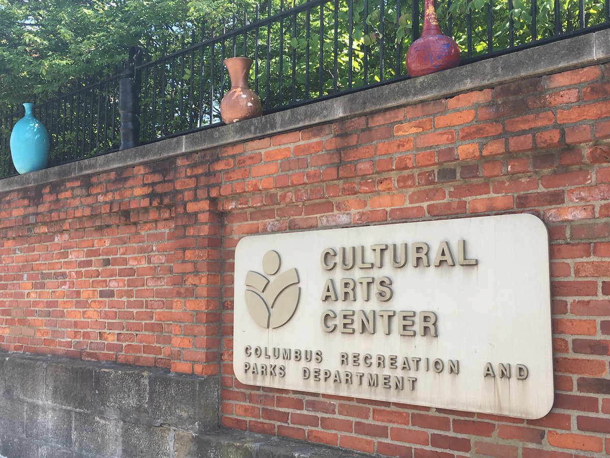 JenPelletier's tweet photo. Built in 1860s, this is one of the oldest buildings in the city...formerly an armory, from guns to paintbrushes #CollegeinCBUS #Bus13 #KindColumbus https://t.co/PuYu5w6tFa