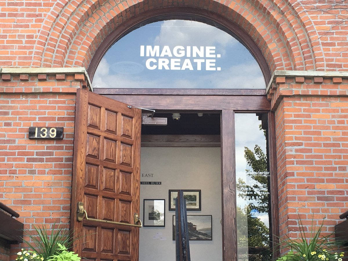 JenPelletier's tweet photo. Built in 1860s, this is one of the oldest buildings in the city...formerly an armory, from guns to paintbrushes #CollegeinCBUS #Bus13 #KindColumbus https://t.co/PuYu5w6tFa