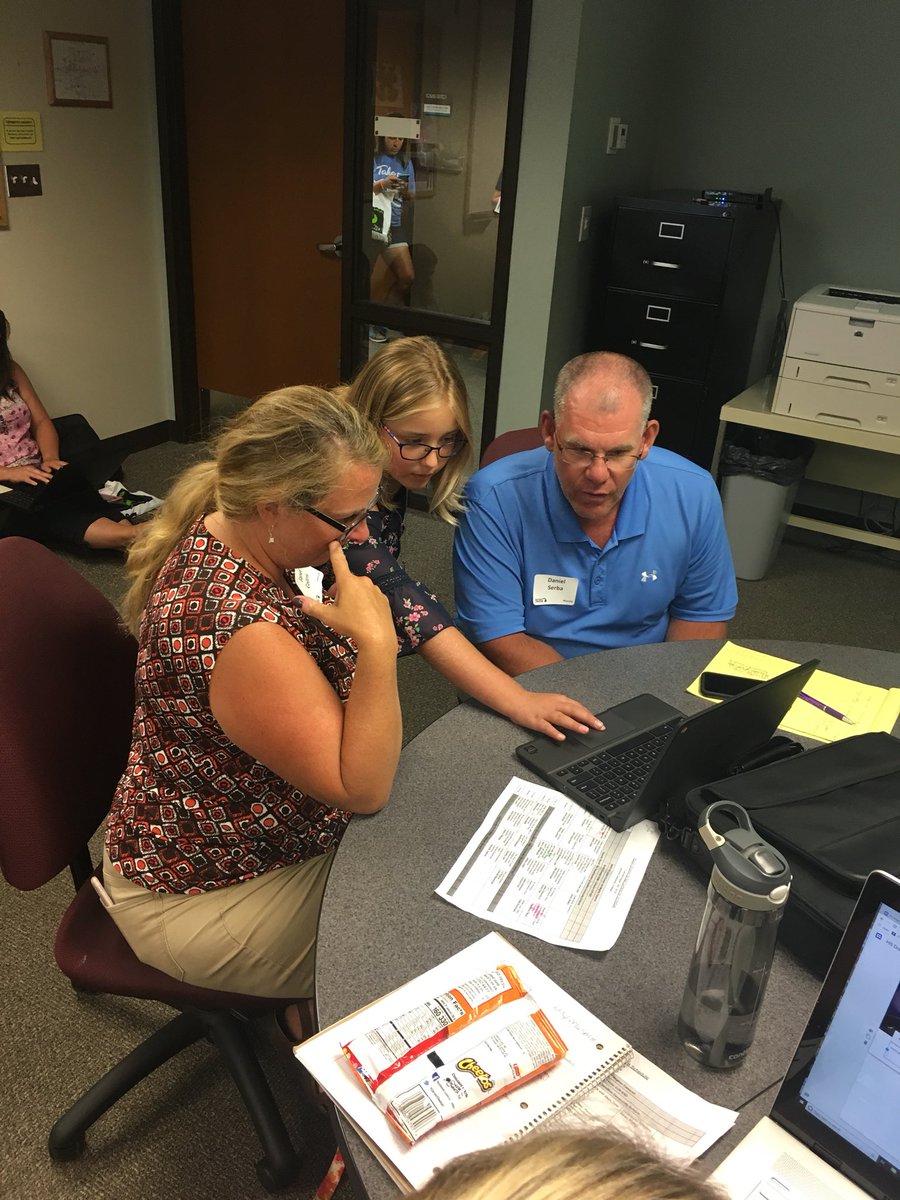 mrbyce's tweet photo. Student presenter Emmi Ruby helping audience members with building Google Sites! #studentempowerment #HSET18 https://t.co/tdtjmabuEn