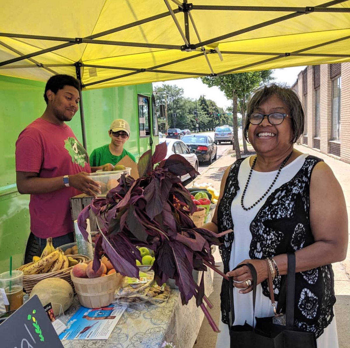 ugrowcollective's tweet photo. We need your vote! UGC is up for a grant that would help us expand our @freshmoveschi mobile market to include Grab N’ Go fresh produce for our clients. Next week, we will serve our 10,000 customer. Help us reach more folks . Vote at https://t.co/ljU9qL9f7z. https://t.co/sQju0jjrl9