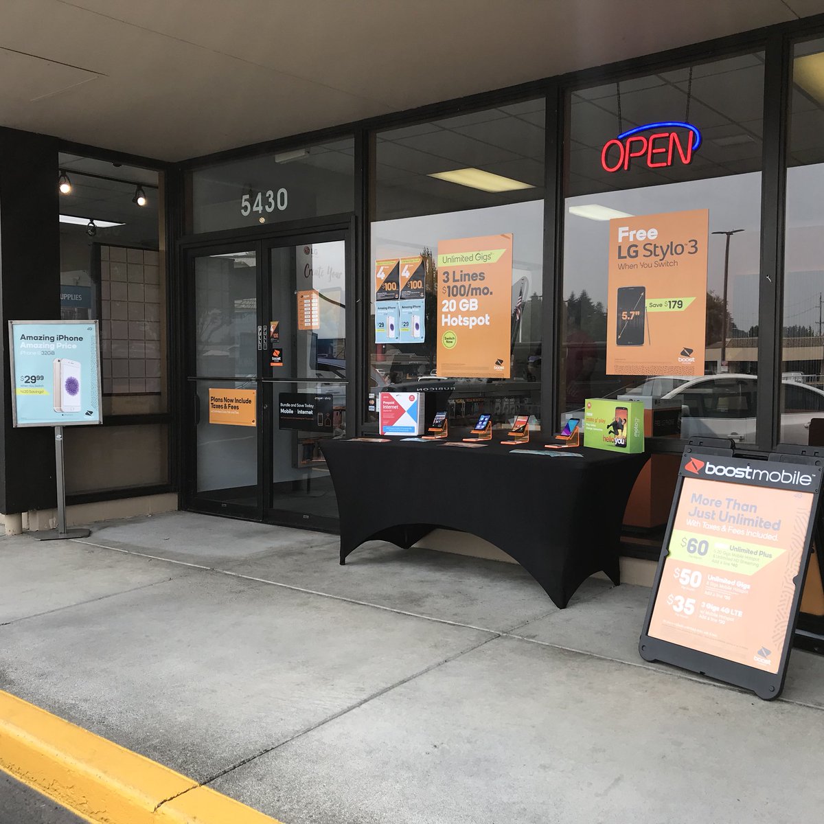 BoostFreedom's tweet image. Keizer Store is Ready!!! @MarcecoSheryl @KarlaOre17 @marcecoltd #BoostMode #boostmobile #marcecoltd #fwc