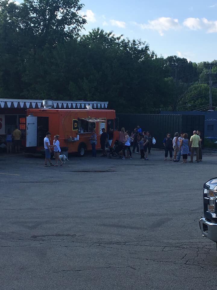 DadPub's tweet photo. WE’RE MAKING OUR MARK! 📍 
Dad’s Mobile Grub will be returning to our future location, 1050 Brinton Road in Braddock Hills (the old Foli’s), on Wednesday, August 15th, from 5-8PM so that you can enjoy our food and meet some of the staff! Can’t wait to see you all there! https://t.co/gwkB5PXRRG