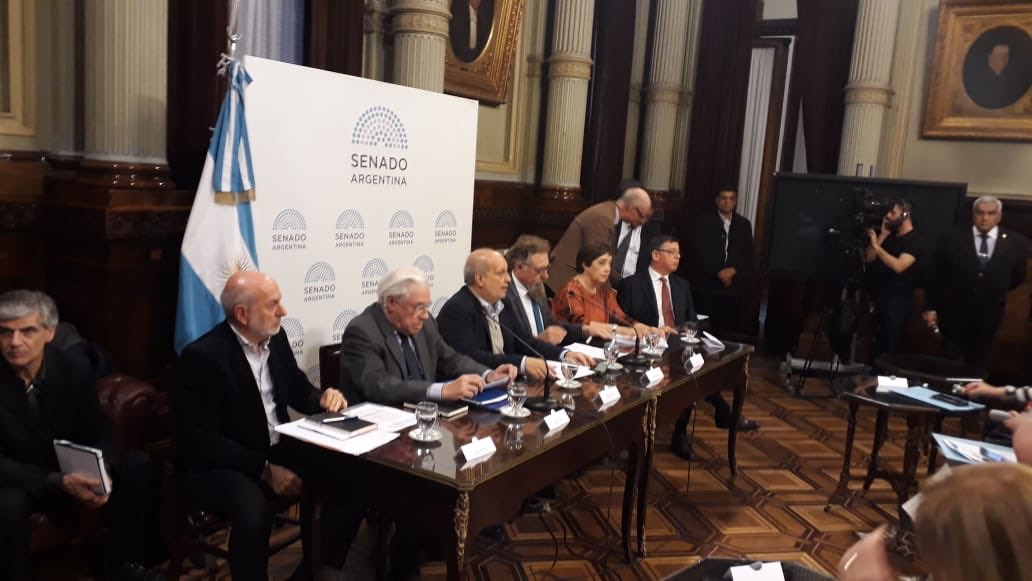#AHORA I Inicia la sesión <a href="/herlombardi/">Hernán Lombardi</a> con el directorio, que se ausenta desde hace 50 días en Télam, en el Senado. @CgiTelam consiguió ingresar tras el impedimento inicial de @cambiemos. #Telam50Dias 
#TelamSeDefiende 
#SomosTelam