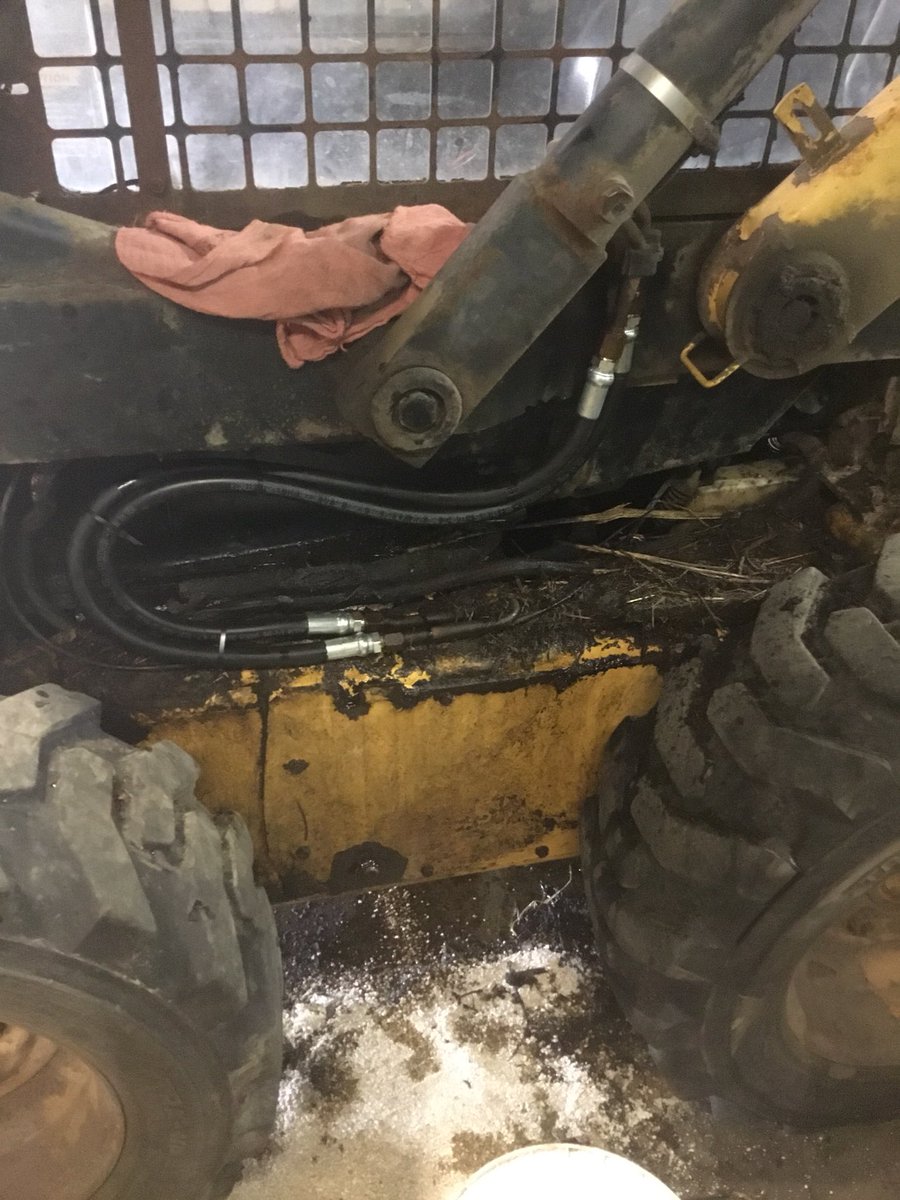 jaredsp5's tweet photo. Fixed wiring harnesses and put new hydraulic hoses on now was and it can go home #RSP2018 https://t.co/Dn3lOuQNlp