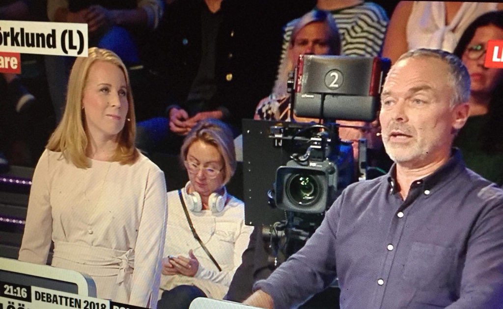 Hitta någon som tittar på dig som <a href="/annieloof/">Annie Lööf</a> tittar på <a href="/bjorklundjan/">Jan Björklund</a> när han ska sänka inkomstskatten för kvinnliga akademikeryrken