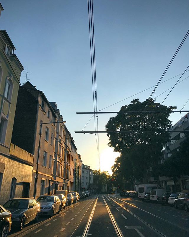 Where the sun sets back home 🏡 🌅💜
________________________________________
#cologne #köln #ehrenfeld #home #homeiswherethedomis #sunset #sunsetvibes #blogger_de #travelblogger #travelblogger_de #colognestreets #streets #lifestyle #summer #tuesday #ev… ift.tt/2PaBScC